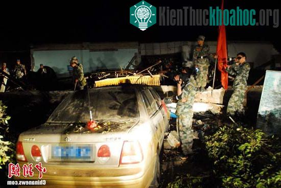 Những hình ảnh động đất Trung Quốc ảnh 5