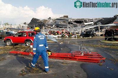 Lốc xoáy tràn qua một nửa nước Mỹ, 45 người chết ảnh 9