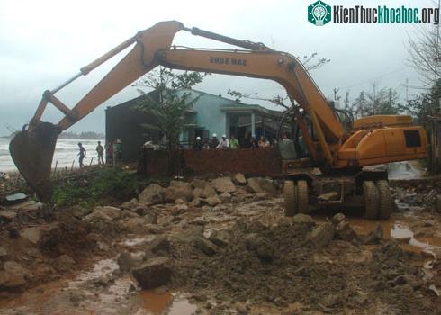 Trung Bộ dập vùi trong mưa lũ ảnh 1