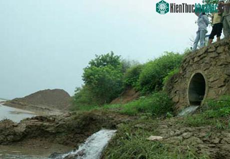 Hơn 2.000m<sup>3</sup> nước thải đầu độc sông Hồng mỗi ngàу ảnh 1