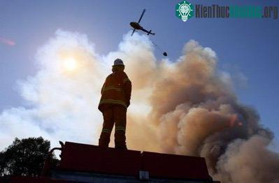 Thay đổi khí hậu tiếp sức cho biển lửa Australia ảnh 1