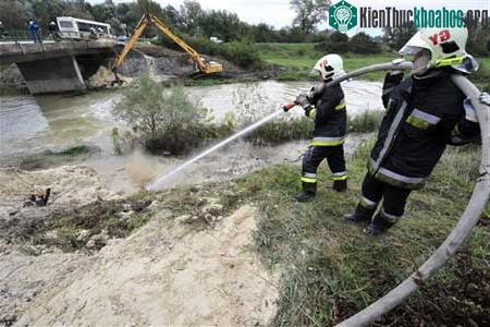 Chất thải bô xít Hungary đe dọa ô nhiễm diện rộng ảnh 11