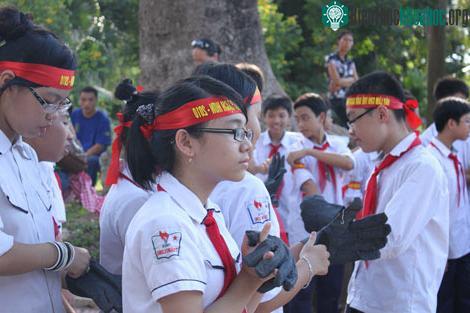 Xem các “ông Tây” nhặt rác ở Hà Nội ảnh 3