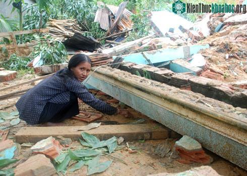 Cả làng tan hoang vì núi lở ảnh 4