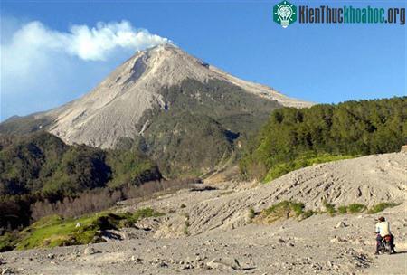 Núi lửa, sóng thần Indonesia giết 182 người ảnh 4