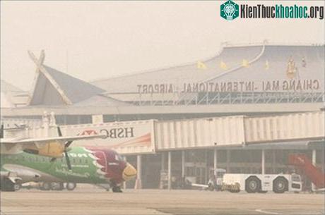 Sân bay quốc tế Chiang Mai chìm trong khói mù.