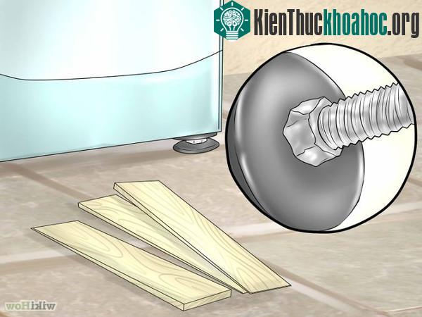 Được kê ở khu vực không cân bằng là nguyên nhân làm cho máy giặt bị rung.