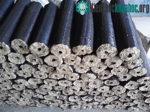 Sản xuất củi trấu