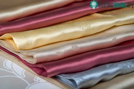 Trang phục tàng hình từ lụa ảnh 0