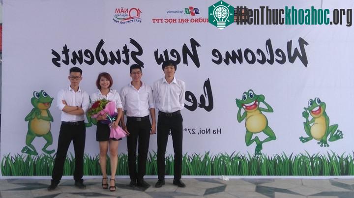 Bốn thành viên thực hiện đồ án "chiếc áo" Dancing Led.