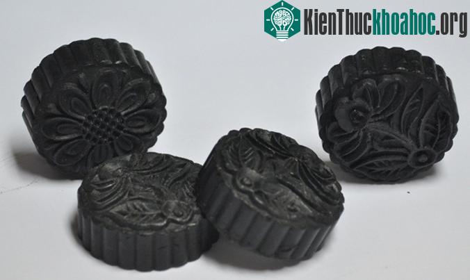Sản phẩm xà phòng đen làm từ trấu của nhóm sinh viên Trường Đại học Bách khoa Hà Nội.
