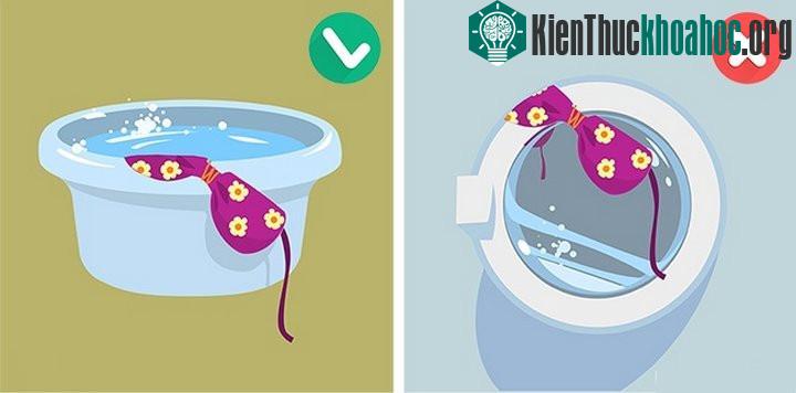Đồ bơi có độ co giãn nhiều, giặt bằng máy có thể làm đồ bơi gị dão, hỏng.