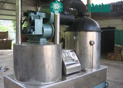 Chiếc lò đốt rác thải y tế do ông Năng sáng chế. (Ảnh: NVCC).