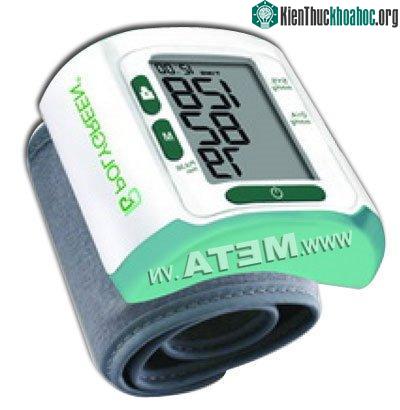 Sử dụng máy đo huyết áp đúng cách ảnh 1