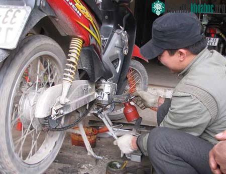 Chuyên viên, nhà khoa học khuyến cáo, hãy thận trọng với hệ thống điện, bình ắc-quy, xăng...
