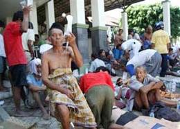 Nạn nhân trận động đất sáng 27/05/2006 ở thành phố Yogyakarta, cách thủ đô Jakarta - Indonesia