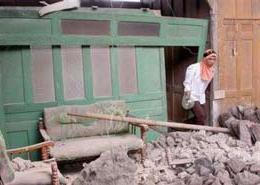 Các tòa nhà bị đổ nát