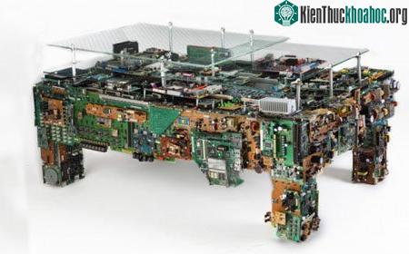 Ngạc nhiên với bàn ghế bằng… linh kiện điện tử ảnh 2