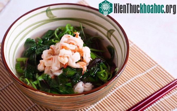 Bát canh rau dền nấu tôm là món ăn nhiều chất dinh dưỡng và thanh mát trong mùa hè