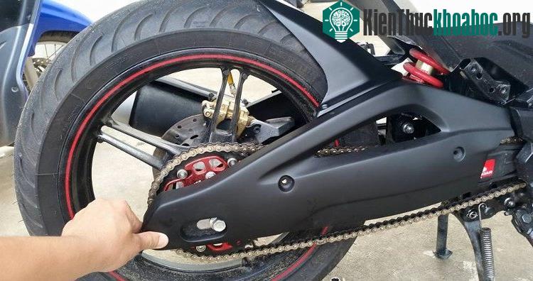Có rất nhiều người cho rằng lốp không săm là không cần bơm hơi.