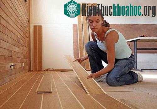 Tháo rời các miễng gỗ ra để hong khô.