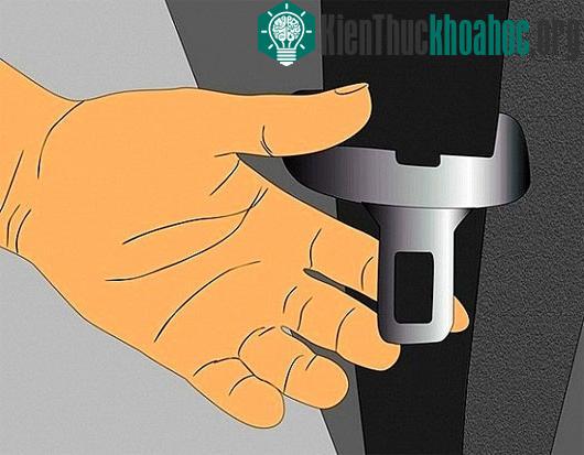 Toàn tập bí kíp sống sót khi gặp nạn trong ô tô