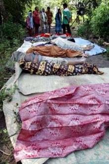 Nạn nhân trận động đất sáng 27/05/2006 ở thành phố Yogyakarta, cách thủ đô Jakarta - Indonesia