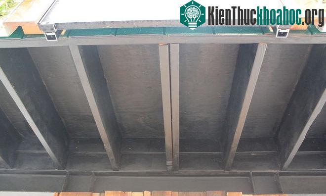 Nhà cây một cột sử dụng pin Mặt Trời