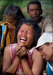 Nạn nhân trận động đất sáng 27/05/2006 ở thành phố Yogyakarta, cách thủ đô Jakarta - Indonesia