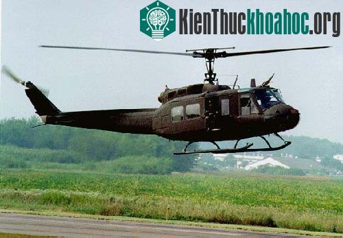 Dùng trực thăng để phun thuốc trừ sâu ảnh 0