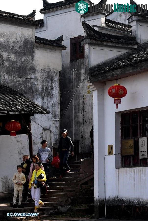 Làng Tề Vân Sơn được xây dựng trên núi Tề Vân, phía đông tỉnh An Huy (Trung Quốc).