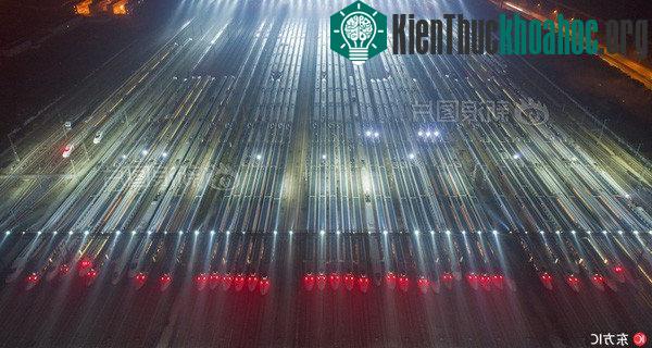 Các đoàn tàu cao tốc nằm tại nhà ga Vũ Hán, tỉnh Hồ Bắc, Trung Quốc.