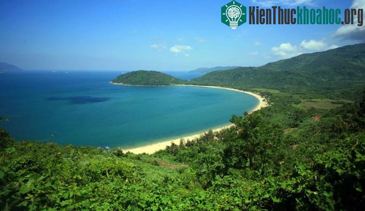 Đèo Hải Vân là một con đèo nổi tiếng với những cảnh đẹp đắm say lòng người.