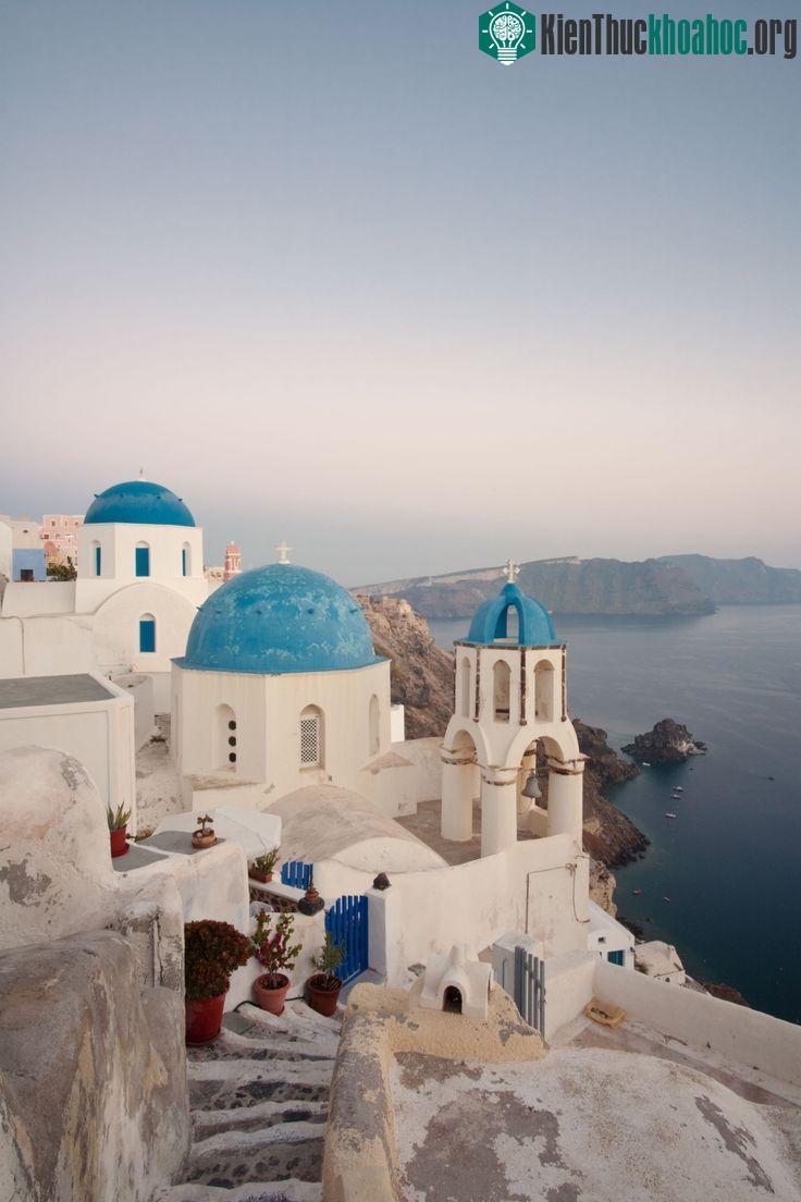 Oia, Santorini, Hy Lạp: Những hòn đảo ở Hy Lạp nổi tiếng xinh đẹp, những thị trấn triền đồi Oia chính là nơi ngắm cảnh biển Aegean ngoạn mục nhất.