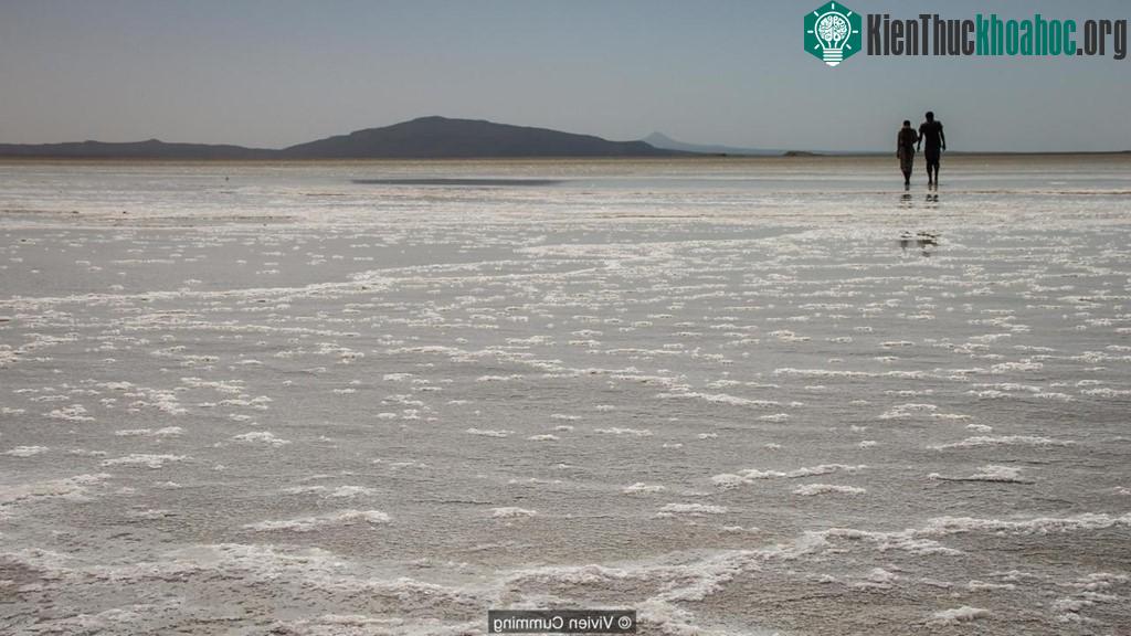 Vùng lõm Danakil (Danakil Depression) ở sa mạc Danakil thuộc Ethiopia, châu Phi, là một trong những nơi nóng nhất, khô nhất và thấp nhất trên trái đất. Nằm ở vùng Afar thuộc đông bắc Ethiopia, gần ...