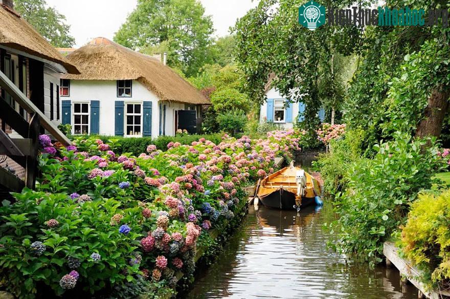 Ngôi làng Giethoorn không có bất kỳ con đường nào...