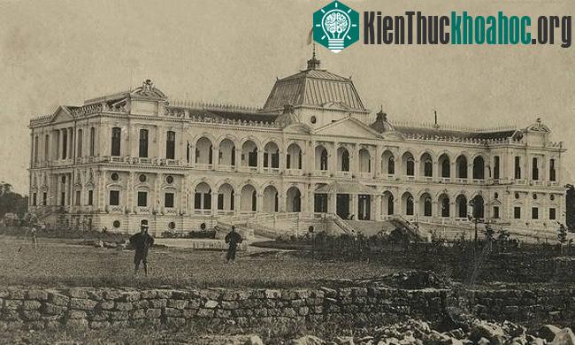 Dinh Norodom thời Pháp thuộc được xây năm 1868 thay cho dinh cũ được xây dựng bằng gỗ năm 1863.