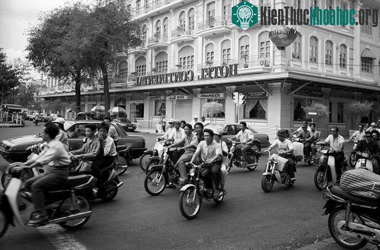 Khách sạn Continental.