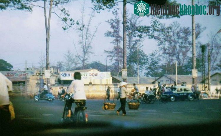 Ngã ba Lê Văn Duyệt - Chi Lăng.