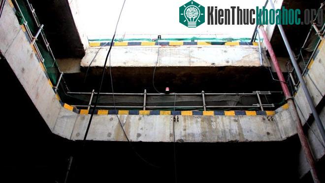 Nhà ga này có chiều dài 190m, rộng 26m, sâu 40m được chia làm 4 tầng.