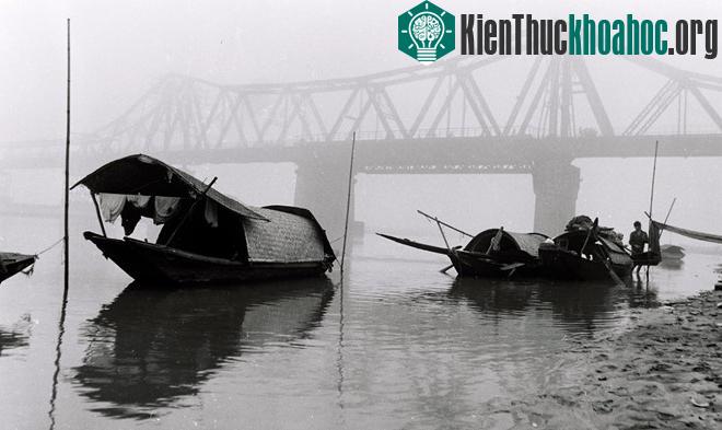 Lê Vượng lang thang khắp Hà Nội để ghi lại nhịp sống, phong cảnh và kiến trúc của thủ đô.