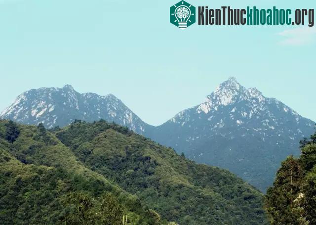 " Phật ngủ" ở núi Quan Âm