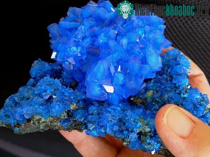 Tinh thể chalcanthite màu xanh