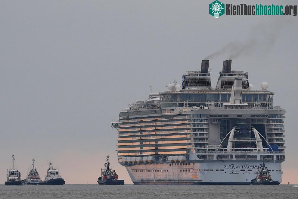 Chiếc siêu du thuyền này được trang bị 3 động cơ 25,000 mã lực, 3 máy phát điện diesel Wärtsilä có công suất 18,600 mã lực và 3 hệ thống chân vịt Azipod.