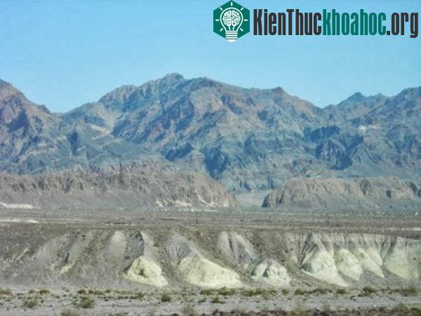 Những mô đá lởm chởm đã tạo cho Zabriskie một hình ảnh đẹp ngoạn mục.