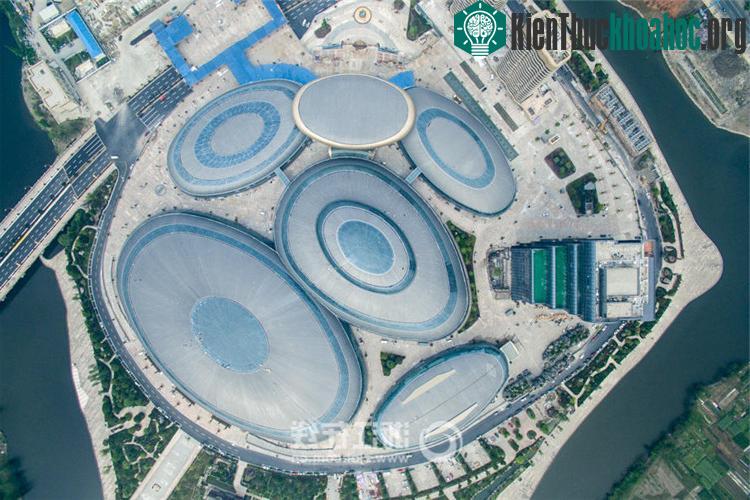Khung cảnh bên ngoài hoành tráng và vô cùng độc đáo của công viên Oriental Neverland.