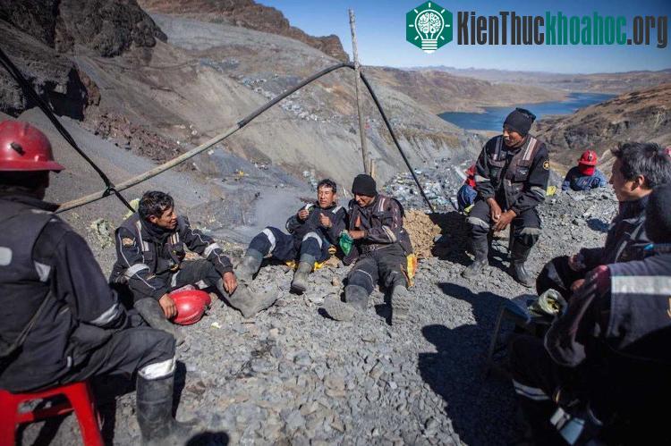 La Rinconada không có nước sinh hoạt, người ta cũng từng cố gắng xây dựng hệ thống xử lý nước thải nhưng cuối cùng không thể hoàn thành.