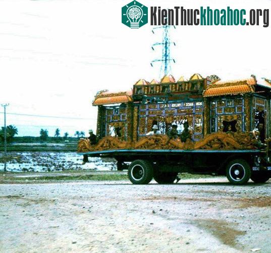 Một chiếc xe tang.