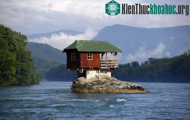 Những ngôi nhà kỳ quái trên thế giới