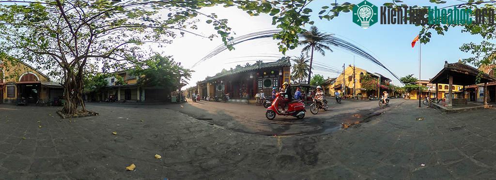 Nằm ở cuối khu vực phố cổ là ngã tư chùa Ông và chợ Hội An.